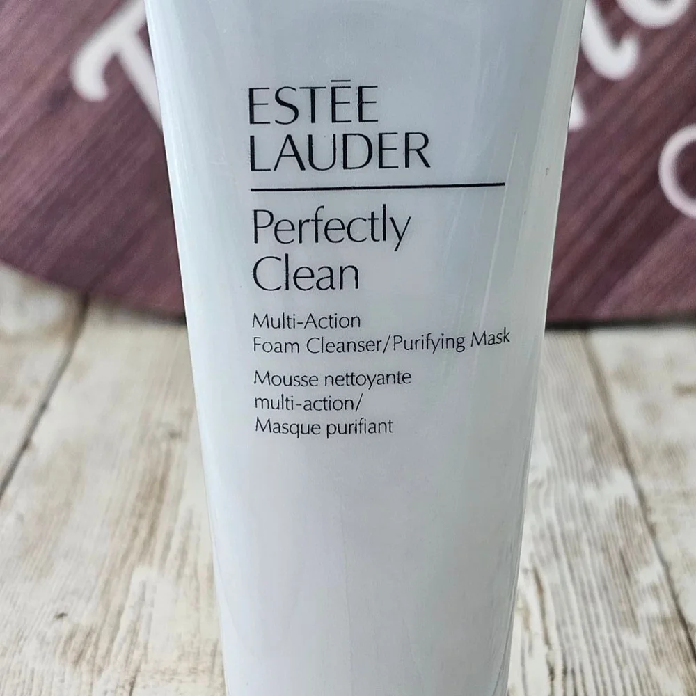 Estee Lauder Face Cleanser, 2.5 fl oz / 75 ml, Blue - Picture 2 of 4